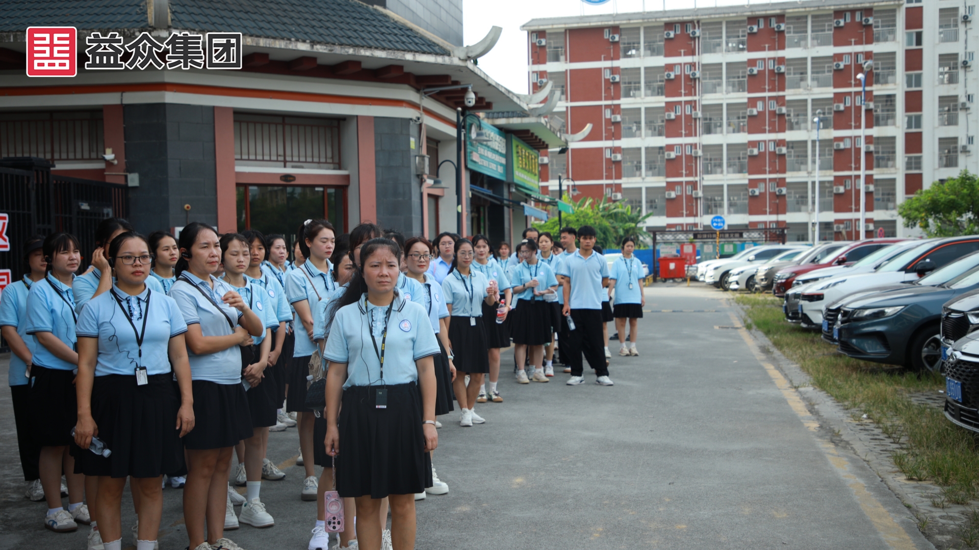 參觀益眾·尚城小區(qū)、右江區(qū)老鄉(xiāng)家園—迎龍易地扶貧搬遷安置小鎮(zhèn) (1)
